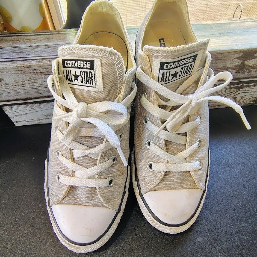 Converse Chuck Taylor All Star Low Top Sneakers Youth Size 3, Light Grey